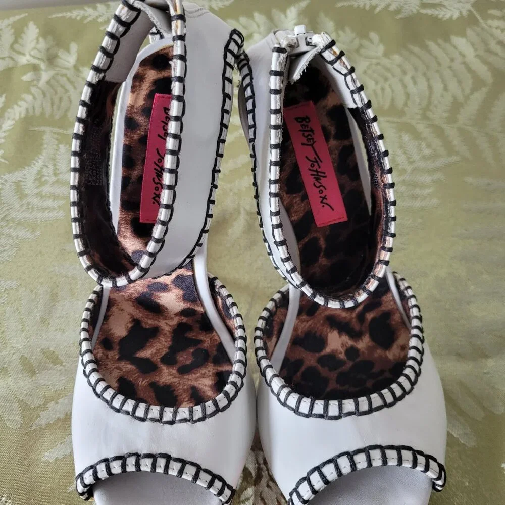 Betsey Johnson Tricksy Heels - Picture 6 of 9